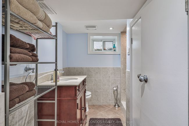 1075 Glengrove Ave, House other with 4 bedrooms, 3 bathrooms and 4 parking in North York ON | Image 34