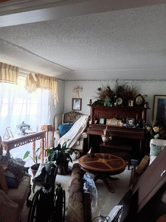 653 N Bluegrove Rd, House other with 4 bedrooms, 2 bathrooms and 1 parking in Lancaster TX | Image 4