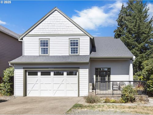 4253 Sussex St, West Linn, OR, 97068-3725 | Card Image