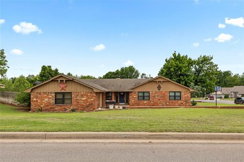 1440 Timber Creek Dr, Weatherford, OK, 73096-3426 | Card Image