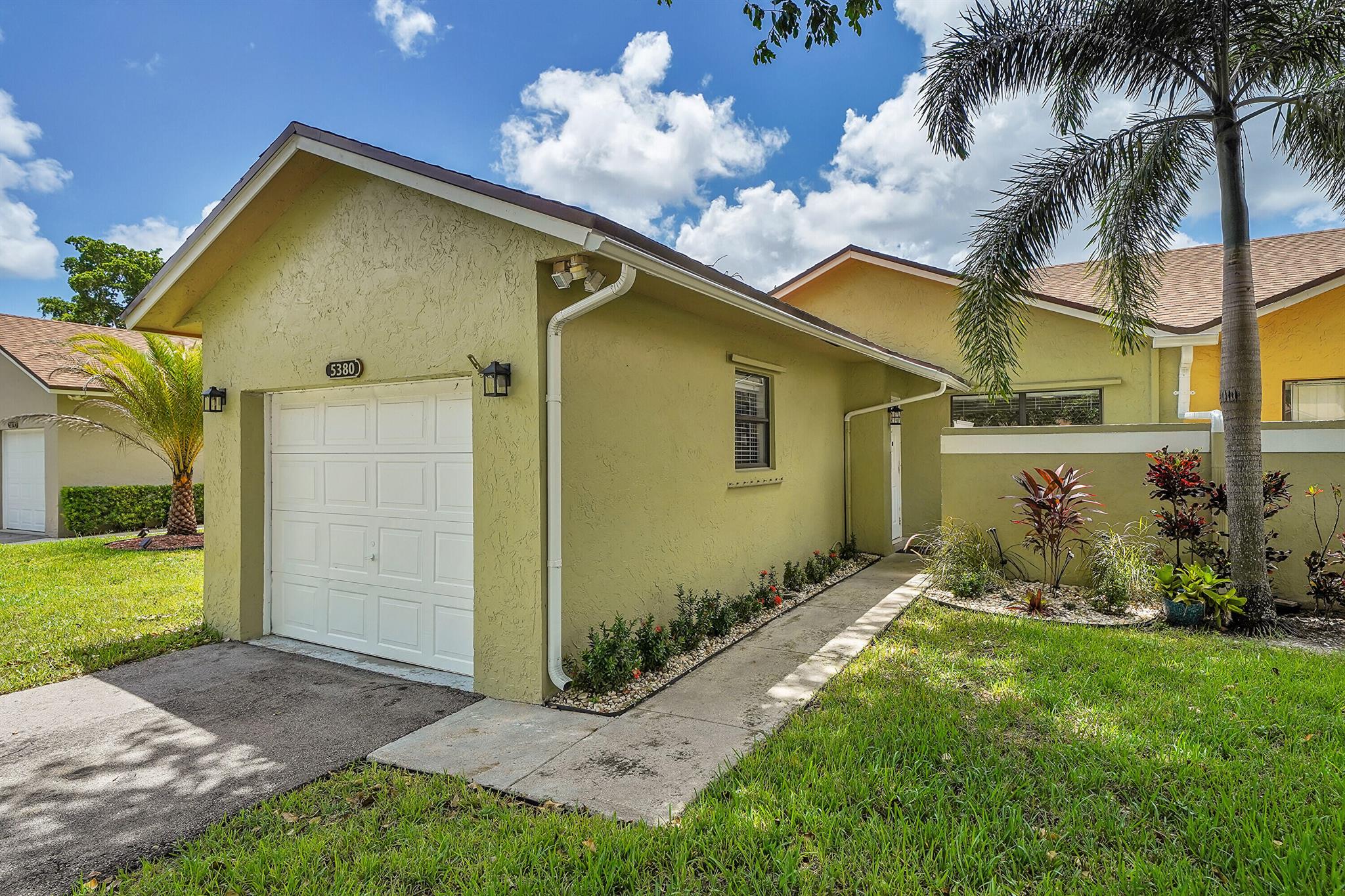 Gate Lake Rd, Tamarac, FL 33319