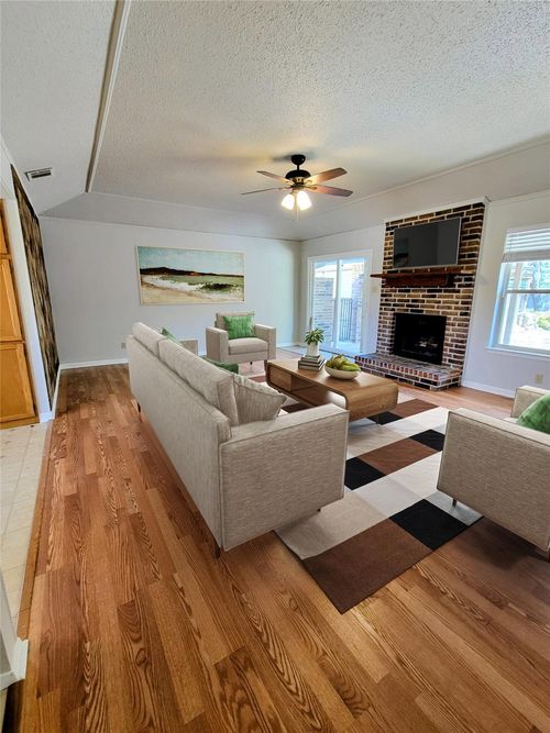 200 N Mount Rushmore Dr, Cedar Park, TX, 78613-2333 | Card Image