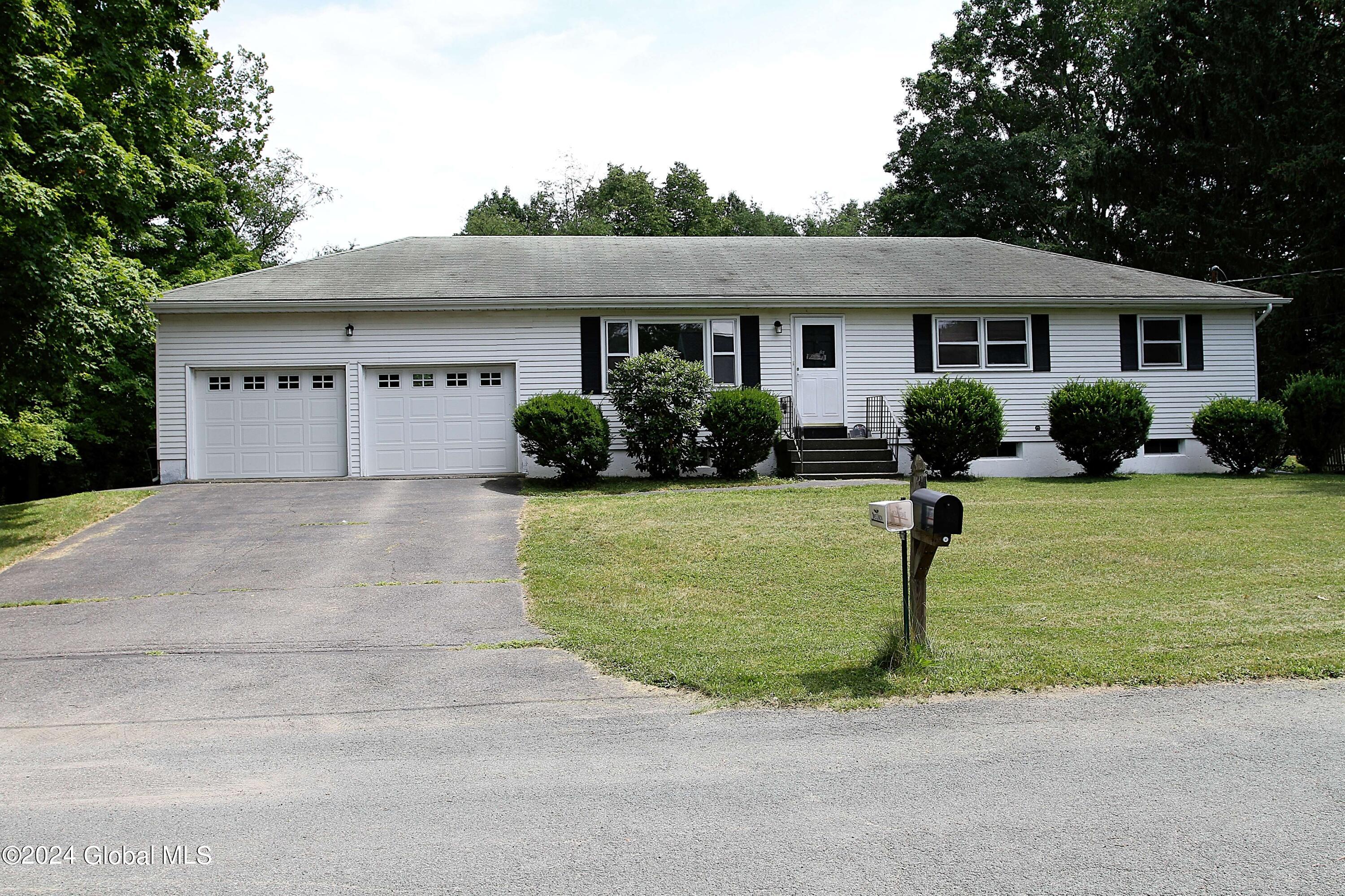 Cardinal Ct, Wynantskill, NY 12198