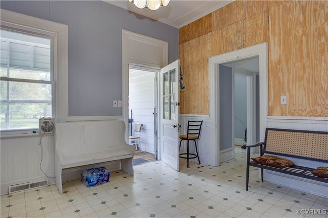 With door to back porch | Image 31