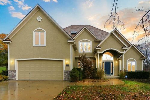 14815 Black Oak Dr, Smithville, MO, 64089-8154 | Card Image