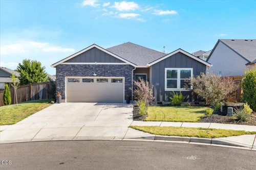 3281 Broken Top Way, Medford, OR, 97504-4529 | Card Image