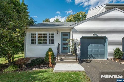 32 Bowfell Ct, Wayne, NJ, 07470-2144 | Card Image