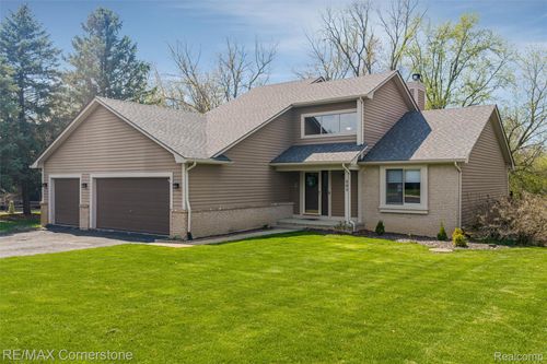 501 Alexander Dr, Commerce Twp, MI, 48390-2963 | Card Image