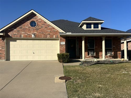715 W Milton Dr, Arlington, TX, 76001-7365 | Card Image