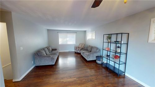 4542 W 50th St, Roeland Park, KS, 66205-1302 | Card Image