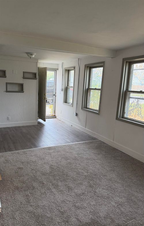 3016 Fairview St, Saginaw, MI, 48601-4619 | Card Image