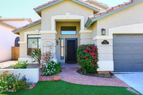 3911 E Topeka Dr, Phoenix, AZ, 85050-6352 | Card Image