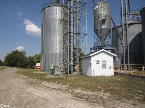 524 Middle St, Mediapolis, IA, 52637-7725 | Card Image