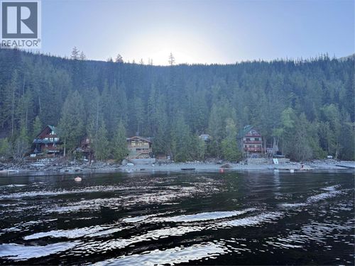 27 Crescent Bay, Sicamous, BC, V0E2V0 | Card Image