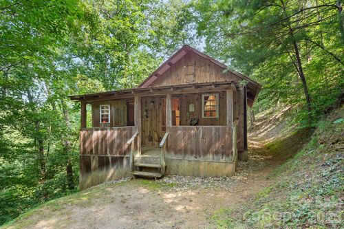 286 Rebel Dr, Hot Springs, NC, 28743-4502 | Card Image