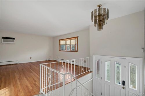 24 Govan Dr, Stony Point, NY, 10980-2431 | Card Image