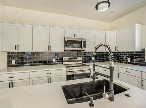 508 W Shawnee St, Paola, KS, 66071-1647 | Card Image