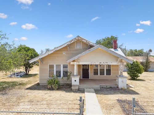 201 E Harris St, Dilley, TX, 78017-4135 | Card Image