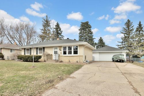 2121 Mapleview Ave, Maplewood, MN, 55109-1438 | Card Image