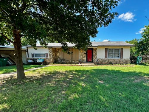 1010 W Custer St, Seymour, TX, 76380-3911 | Card Image