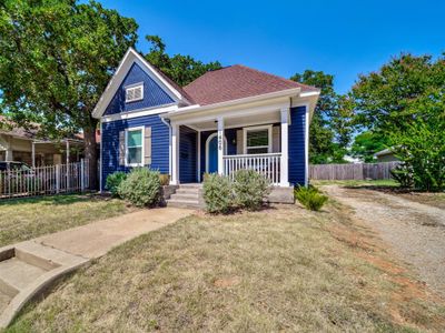 View of front of home featuring a front yard and covered porch | Image 1