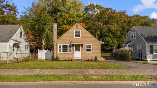 194 Linwood St, New Britain, CT, 06052-1715 | Card Image