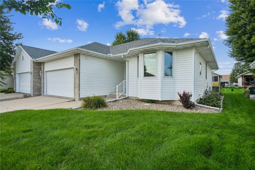 808 Winterberry Pl Ne, Cedar Rapids, IA, 52402-7343 | Card Image