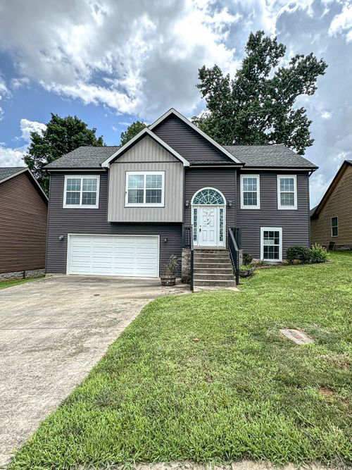 1111 Fuji Ln, Clarksville, TN, 37040-8809 | Card Image