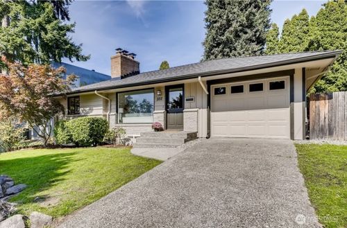 102 Nw 43rd Street, Seattle, WA, 98107 | Card Image