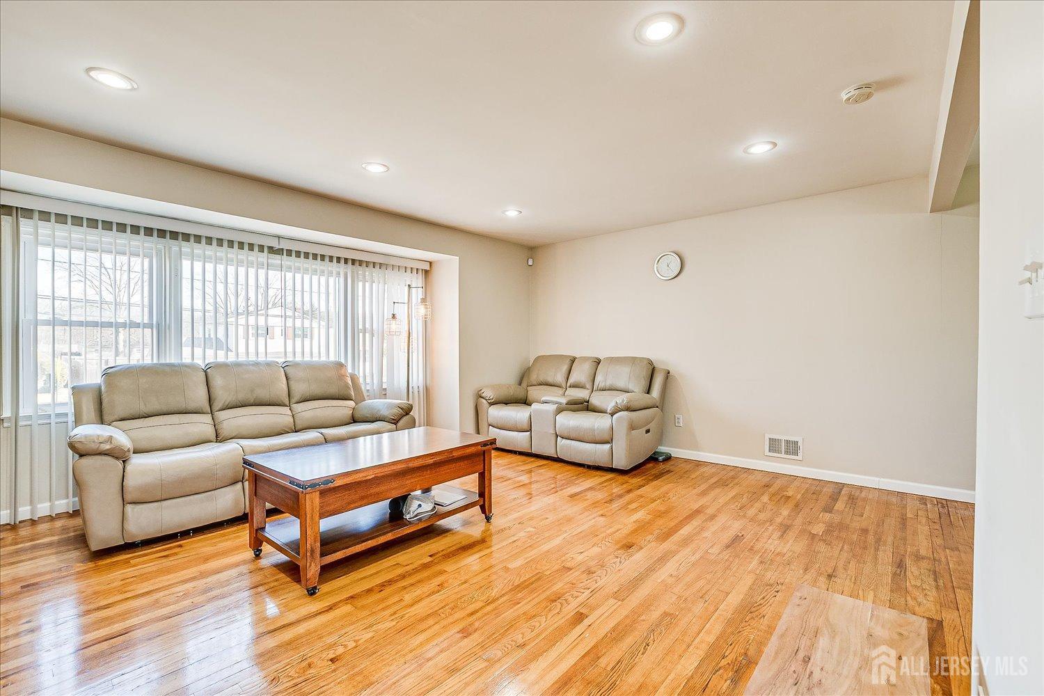 Residential Lease in Edison 5