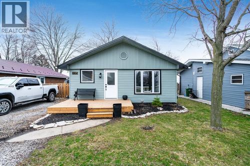 7015 Main St, Comber, ON, N0P1J0 | Card Image