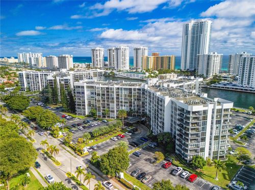 apt-409-800 Parkview Dr, Hallandale Beach, FL, 33009-8900 | Card Image