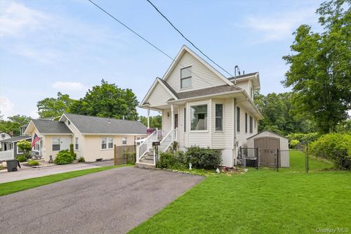31 Schreiber St, Tappan, NY, 10983-1912 | Card Image