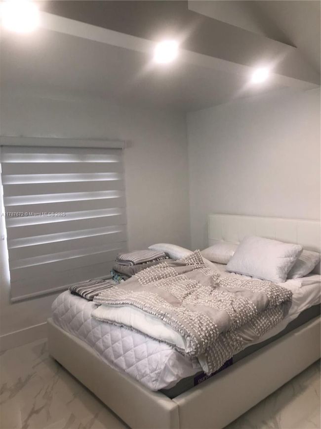 APT-4 - 2816 Pine Tree Dr, Condo with 1 bedrooms, 1 bathrooms and null parking in Miami FL | Image 5