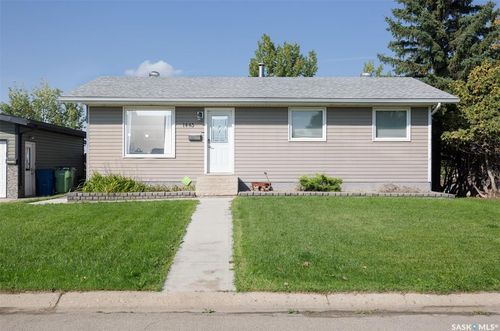 1443 Sioux Cres, Moose Jaw, SK, S6H7C8 | Card Image