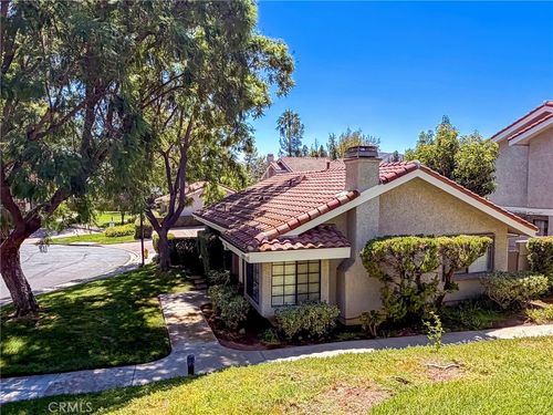 929 Thistlegate Rd, Oak Park, CA, 91377-3917 | Card Image
