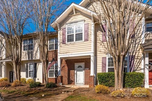 8422 Chaceview Ct, Charlotte, NC, 28269-1003 | Card Image