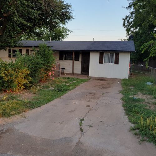 201 James Dr, Iowa Park, TX, 76367-2715 | Card Image