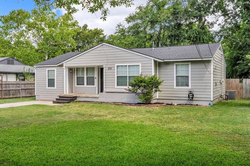 203 Olive St, Waxahachie, TX, 75165-1735 | Card Image