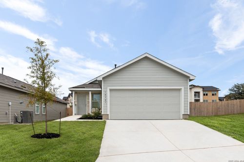 10507 Padron Bnd, San Antonio, TX, 78224-4490 | Card Image