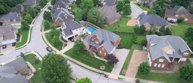 The neighborhood has sidewalks for walking. | Image 42