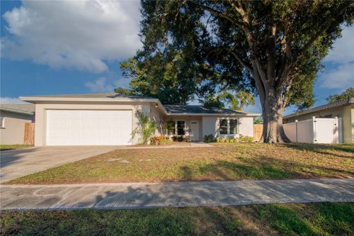 5751 Dunfries St N, ST PETERSBURG, FL, 33709-1321 | Card Image