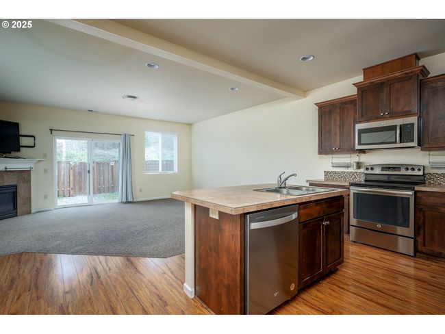 15264 Se Eckert Ln, House attached with 3 bedrooms, 3 bathrooms and 1 parking in Damascus OR | Image 6