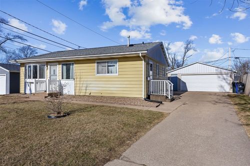 4331 Cavalier St Ne, Cedar Rapids, IA, 52402-2145 | Card Image