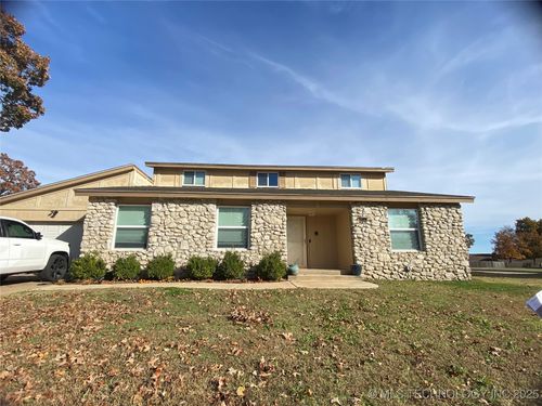 2301 Union Pl, Tulsa, OK, 74127-2508 | Card Image