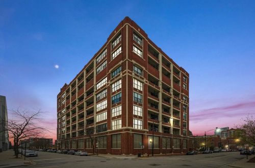 unit-404-320 E 21st St, Chicago, IL, 60616-4979 | Card Image