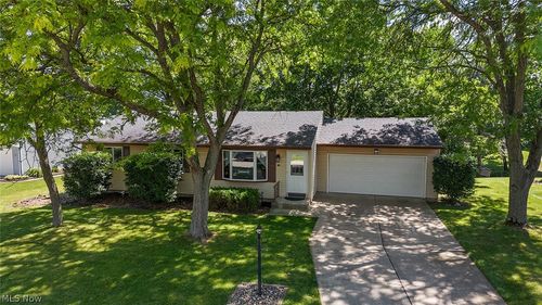 18765 Hearthstone Dr, Strongsville, OH, 44136-8451 | Card Image