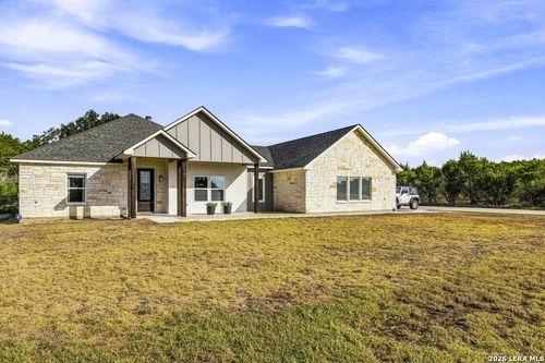 341 Park Rd, Bandera, TX, 78003-5170 | Card Image