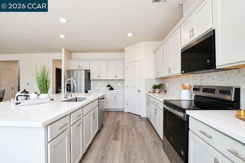 5204 Kestrel St, Antioch, CA, 94531-7800 | Card Image