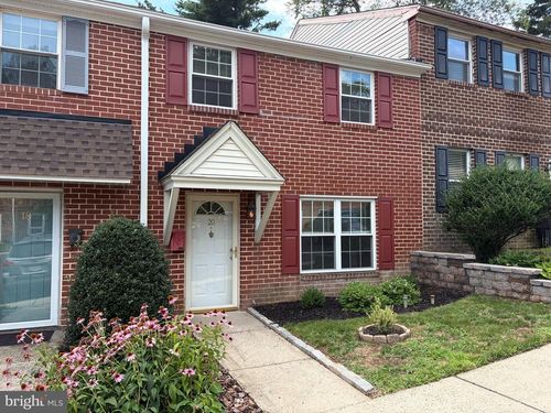 20 Constitution Ave, DOYLESTOWN, PA, 18901-2223 | Card Image